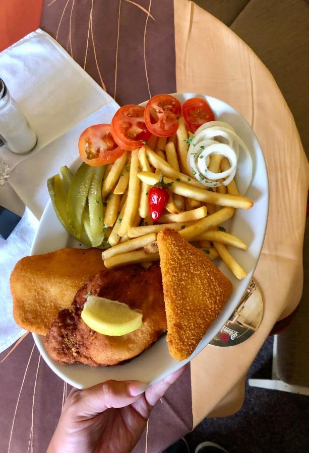 Restaurace A Penzion Maja Benecko Luaran gambar